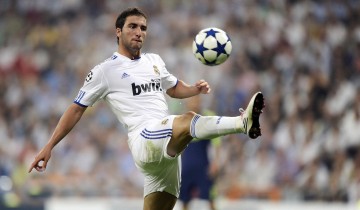 【足彩网】本菲卡就客队球迷脱鞋安检事件正式向葡萄牙足协投诉波尔图