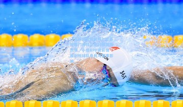 【足彩网直播机构】巴塞罗那门神特尔施特根突发伤情，小炮APP竞彩情报剖析球队危机与赛事影响