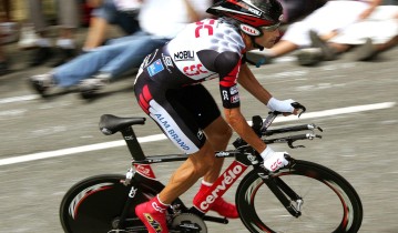 足彩网赛事官方|电讯报称泰勒-亚当斯或成曼联六号位难题的破解关键