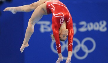 【足彩网赛事官方】英超激战，诺丁汉森林与托特纳姆热刺上演进攻对决，球员表现引爆赛场