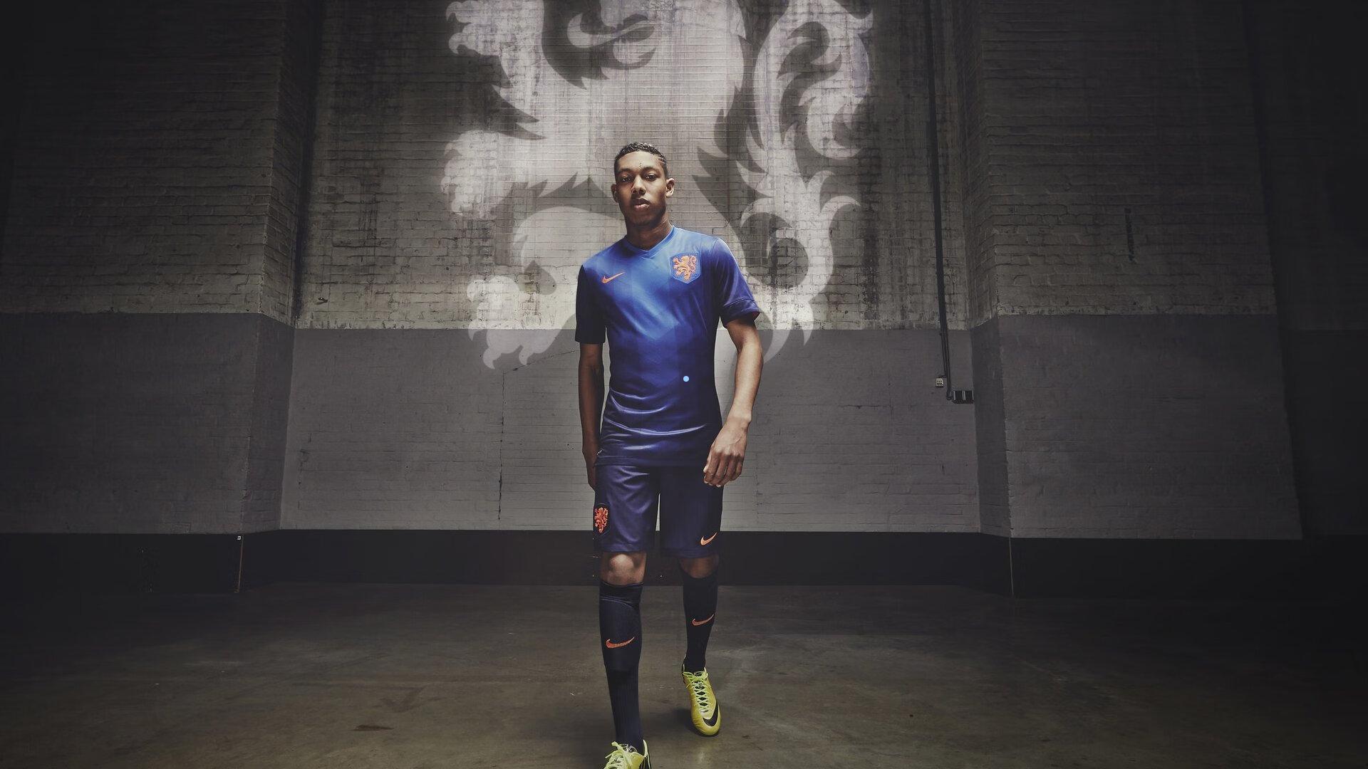 英格拉姆半场全能秀，18分钟10+3+3+2帽引领鹈鹕攻势