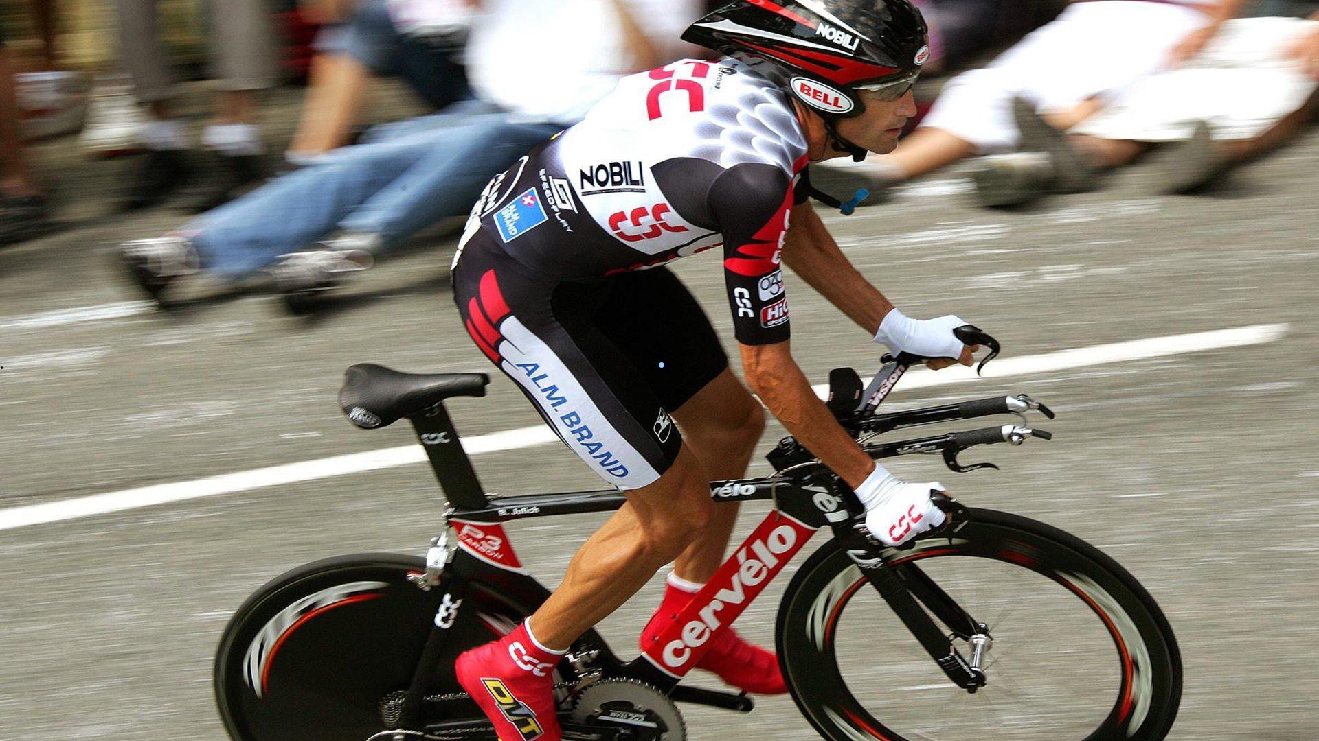 电讯报称泰勒-亚当斯或成曼联六号位难题的破解关键